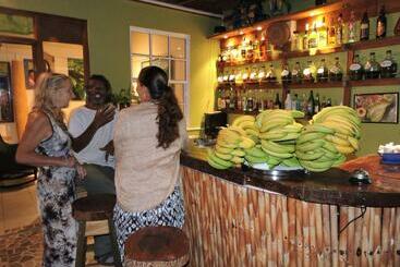 هاستل Hibiscus Valley Inn