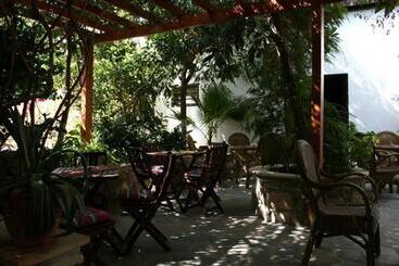 هاستل The Bunch Of Grapes Inn