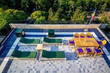 هتل Phoenicia Blue View
