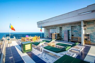 هتل Phoenicia Blue View
