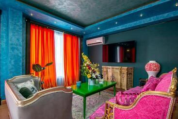 هتل Phoenicia Blue View