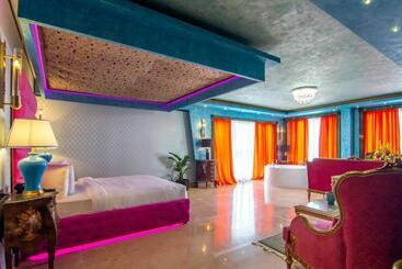 هتل Phoenicia Blue View