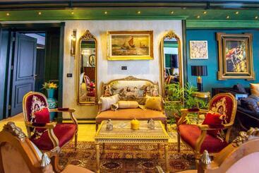 هتل Phoenicia Blue View
