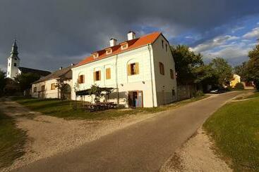 Köveskál Panzió
