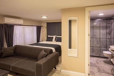Moss Suites