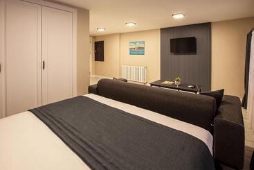 Moss Suites