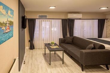 Moss Suites