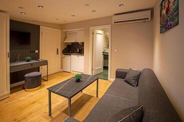 Moss Suites