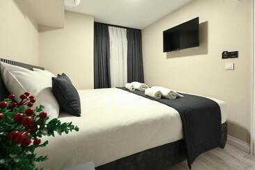 Moss Suites