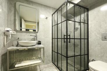 Moss Suites