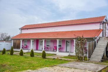 پانسیون Guest House Ceca