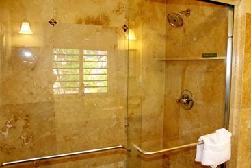استراحتگاه Neptune Villas