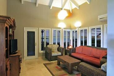استراحتگاه Neptune Villas