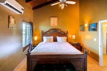 استراحتگاه Neptune Villas