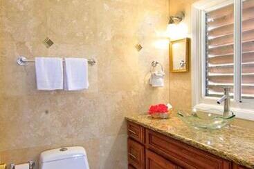 استراحتگاه Neptune Villas