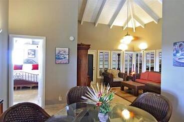 استراحتگاه Neptune Villas