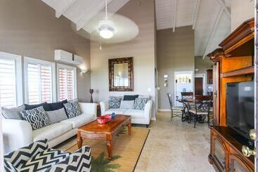 استراحتگاه Neptune Villas