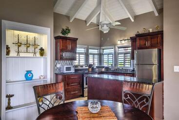 استراحتگاه Neptune Villas