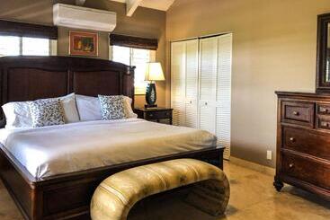 استراحتگاه Neptune Villas