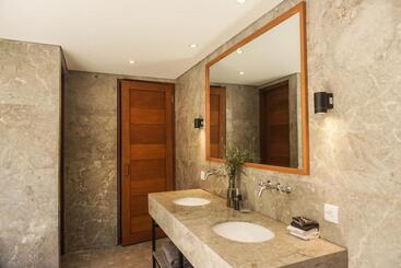 استراحتگاه Sanglung Villas & Suites