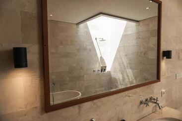 استراحتگاه Sanglung Villas & Suites