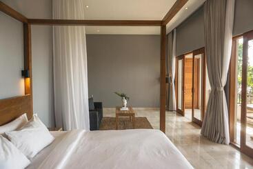 استراحتگاه Sanglung Villas & Suites