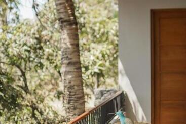 استراحتگاه Sanglung Villas & Suites