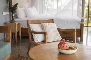 استراحتگاه Sanglung Villas & Suites