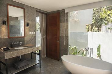 استراحتگاه Sanglung Villas & Suites