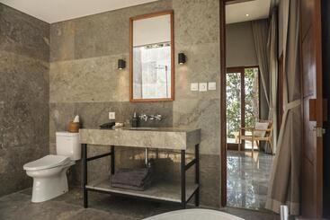 استراحتگاه Sanglung Villas & Suites