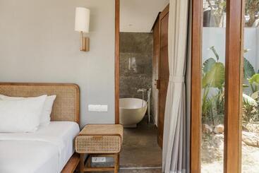 استراحتگاه Sanglung Villas & Suites