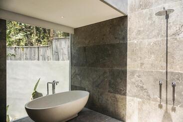 استراحتگاه Sanglung Villas & Suites