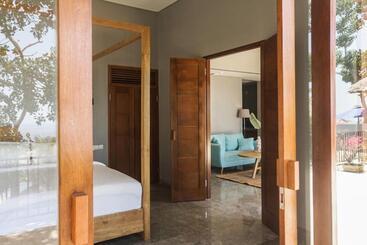 استراحتگاه Sanglung Villas & Suites
