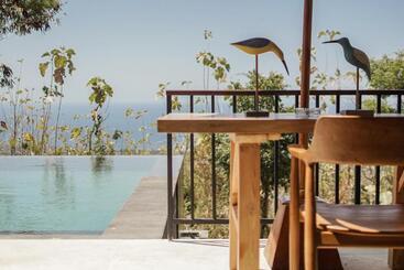 استراحتگاه Sanglung Villas & Suites