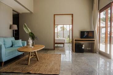 استراحتگاه Sanglung Villas & Suites
