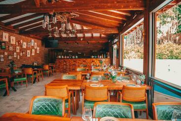 تختخواب و صبحانه Karakaya Villa Suite