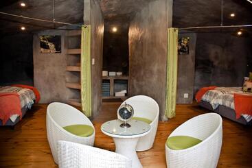 هتل Addo Dung Beetle Guest Farm