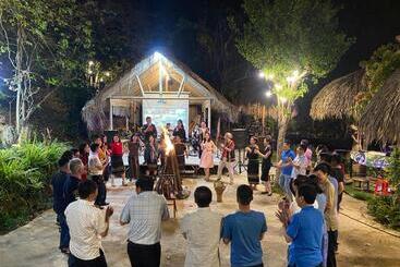 هتل Khu Du Lịch Sinh Thái Akoea