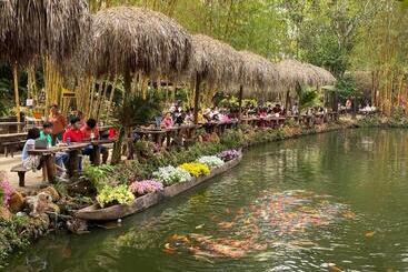هتل Khu Du Lịch Sinh Thái Akoea