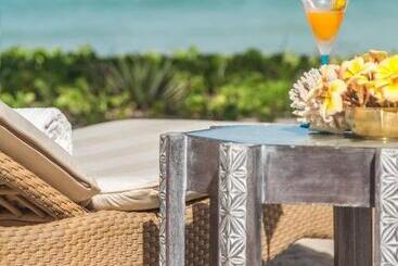 هتل The Maji Beach Boutique