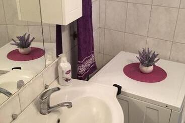 پانسیون Guesthouse Adi