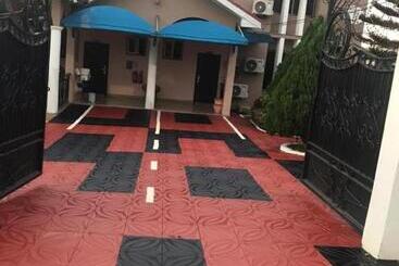 پانسیون Kiverly Guest House