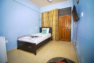 پانسیون Kiverly Guest House