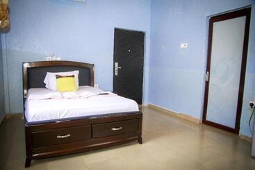 پانسیون Kiverly Guest House