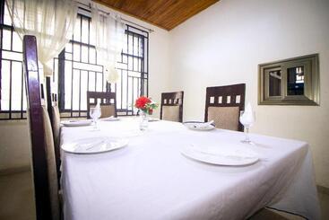 پانسیون Kiverly Guest House