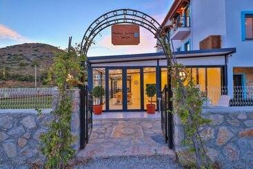 Thomas Suites Datca