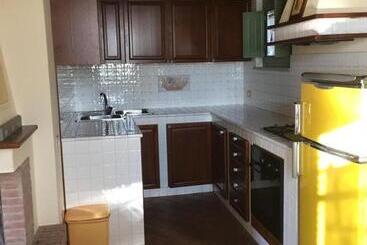 هتل Agriturismo Monte A Pescia