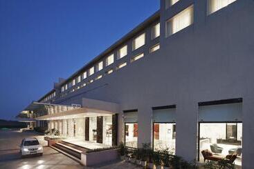 酒店 Courtyard By Marriott Bilaspur