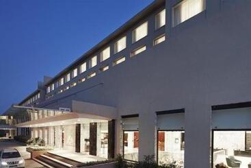 בית מלון כפרי Courtyard By Marriott Bilaspur