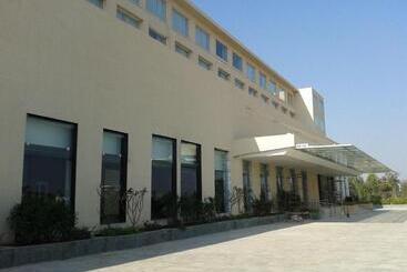 酒店 Courtyard By Marriott Bilaspur